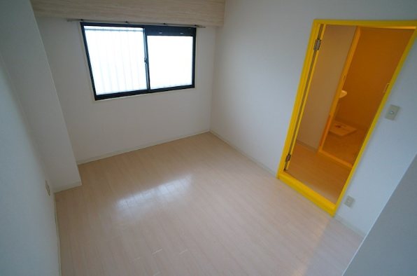 居室・リビング　西側にも窓があり日当たり・眺望抜群です☆