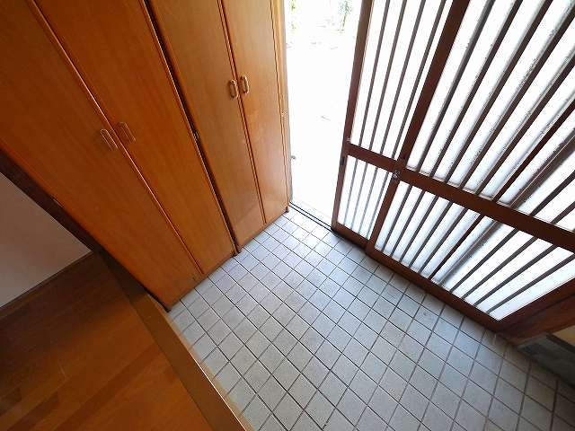 玄関　収納もある玄関です