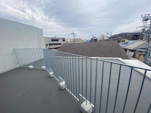 バルコニー　バルコニーからの眺めを楽しみながら食事をしませんか