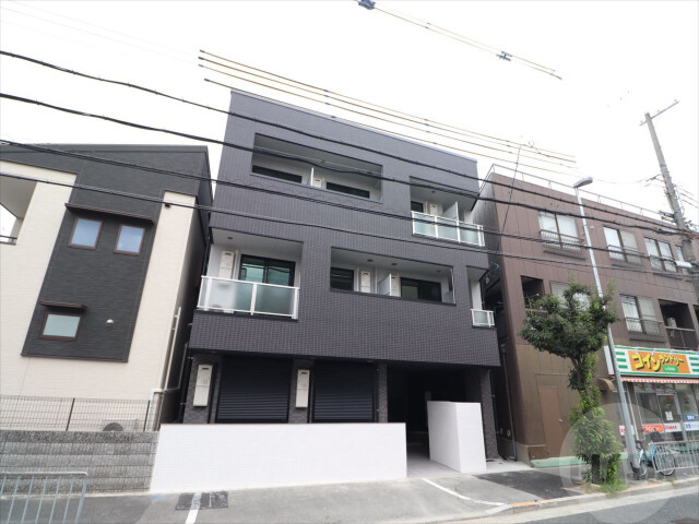 建物外観　ＪＲ吹田駅まで徒歩７分の立地です