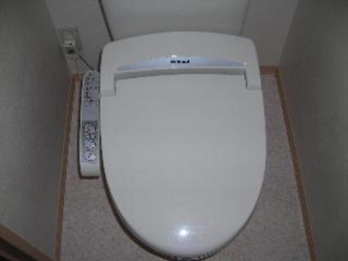 トイレ　嬉しい温水洗浄便座♪