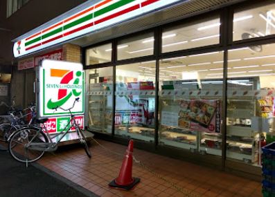 コンビニ　セブンイレブン 高槻芥川1丁目店（コンビニ）まで105m