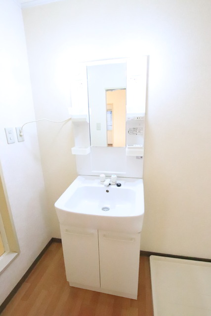 洗面設備　☆朝などの身支度に便利な独立洗面台です☆