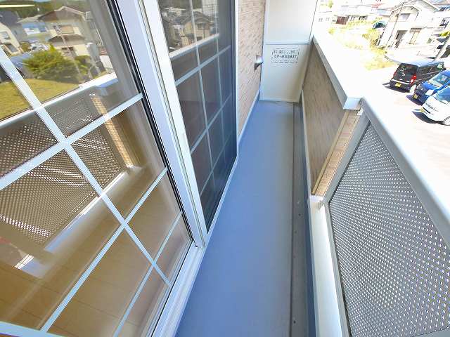 バルコニー　バルコニーからの眺めを楽しみながら食事をしませんか