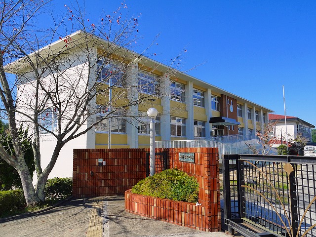 中学校　奈良市立都祁中学校（中学校）まで482m