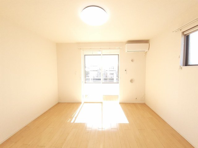 居室・リビング　こちらのリビングで趣味の時間をお楽しみください