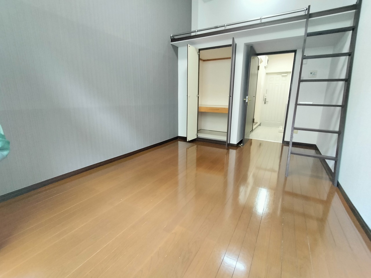 旭ヶ丘レジデンスの居間写真