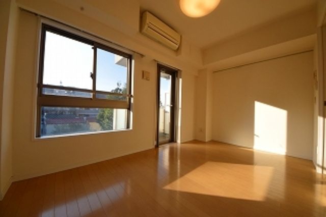 その他部屋・スペース　★窓多い洋室で明るいです★