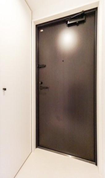 玄関　※別部屋参考写真