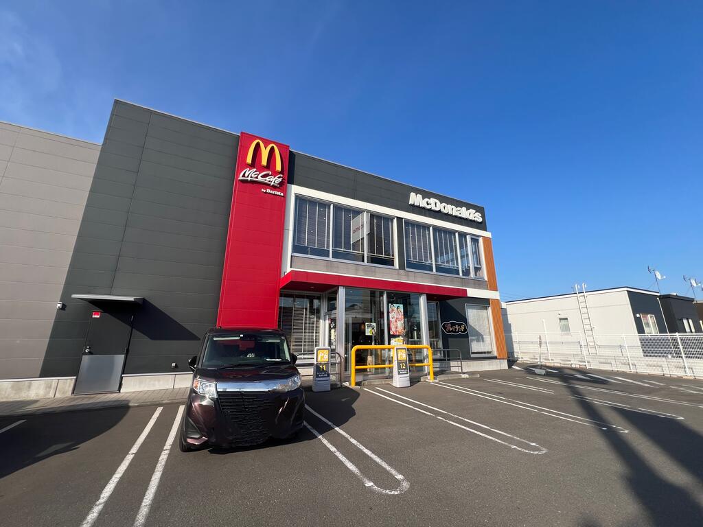 飲食店　マクドナルド西町店（飲食店）まで95m