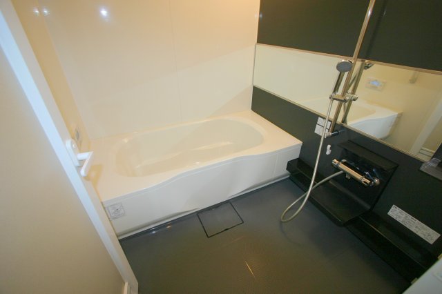 バス・シャワールーム　※同タイプの写真となり、実際のお部屋とは異なる場合があります