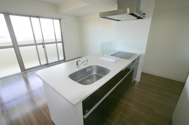 キッチン　※同タイプの写真となり、実際のお部屋とは異なる場合があります