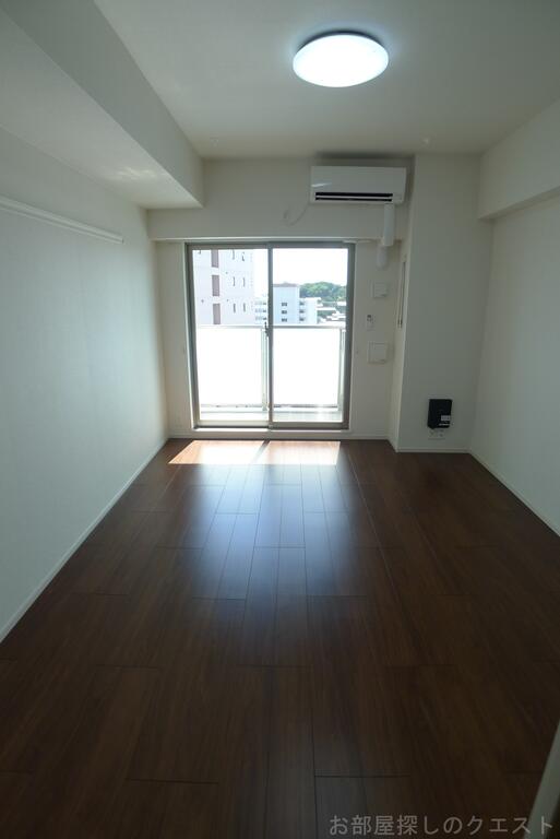 居室・リビング　（写真は同タイプ反転）