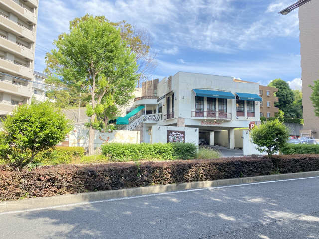 飲食店　グランピアット山手通店（飲食店）まで828m