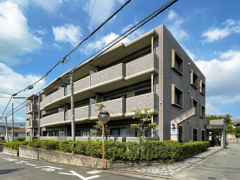 建物外観　お洒落な外観、オートロック、防犯カメラ付きマンション
