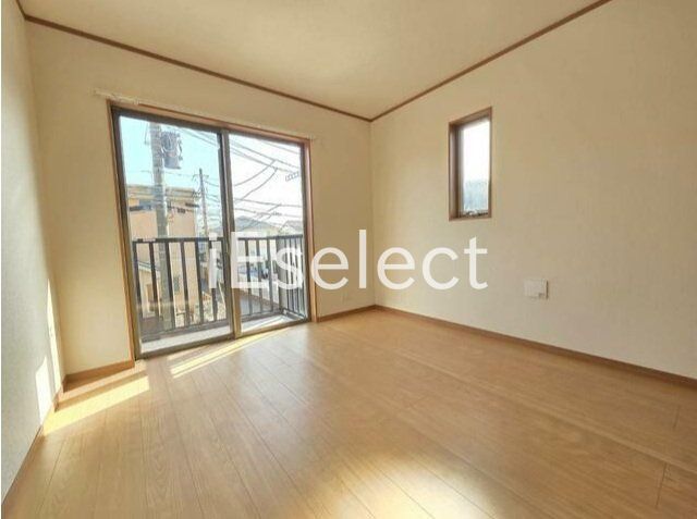 居室・リビング　2面採光の明るい居室♪