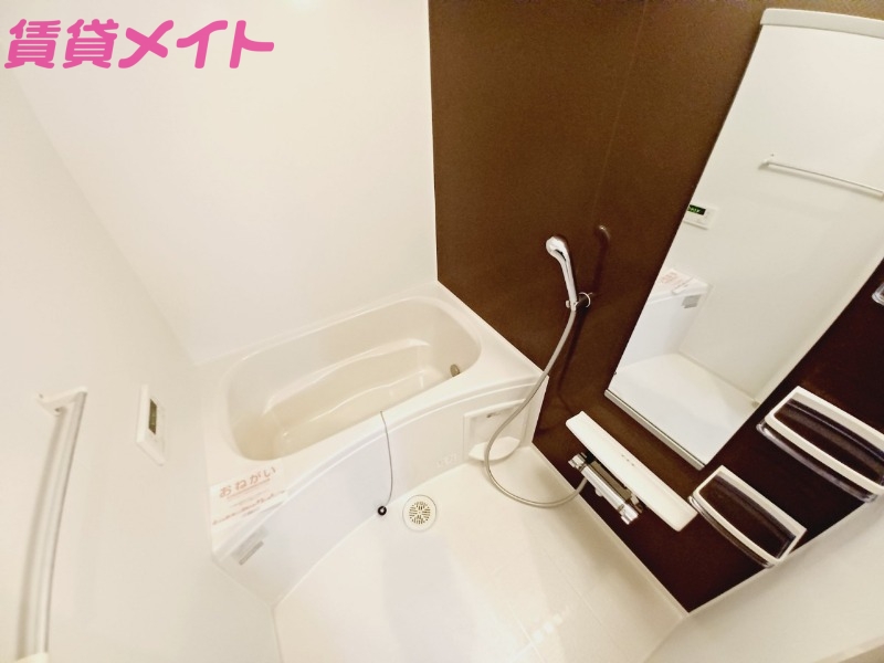 バス・シャワールーム　同建物反転タイプの部屋写真です