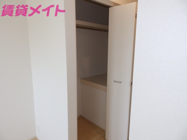 収納　同建物反転タイプの部屋写真です
