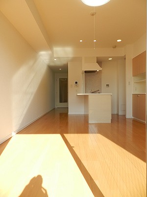 居室・リビング　※同物件別部屋