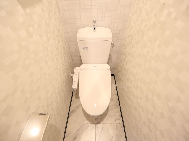 トイレ　温水洗浄暖房便座付トイレ