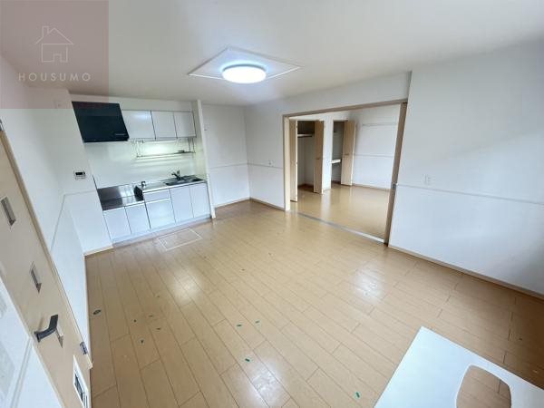 居室・リビング　こちらのリビングで趣味の時間をお楽しみください