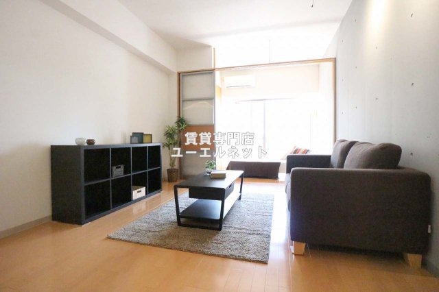 居室・リビング　ゆったりとくつろげる、落ち着きのある居室空間です