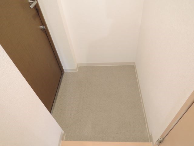 玄関　【人気の神楽坂エリア】2人入居相談！洗髪洗面化粧台付き！居室