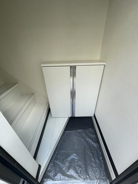 玄関　玄関は１階です。