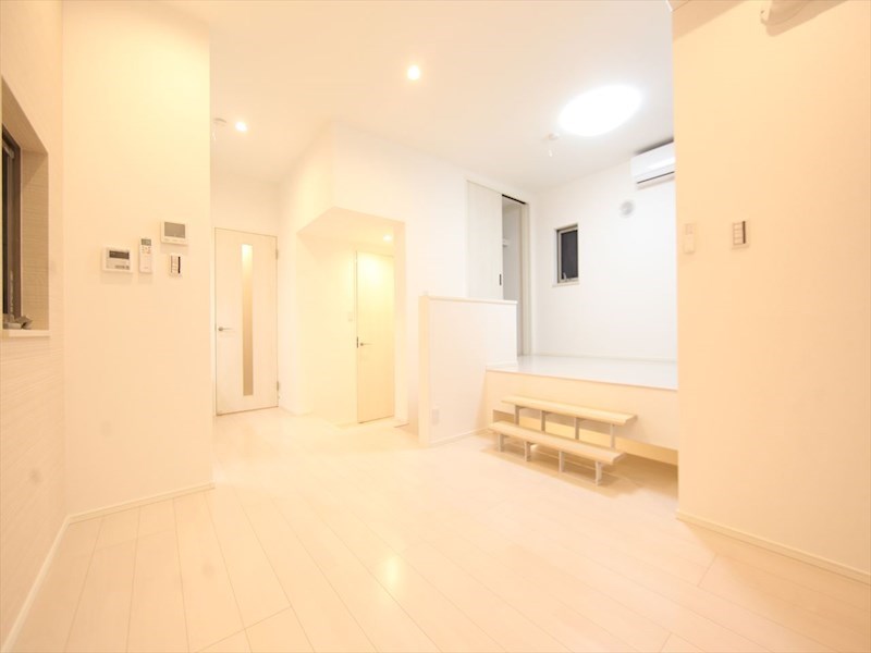 居室・リビング　ＬＤＫ8.4帖　洋室3.8帖アンダーロフト3.3帖　同型写真