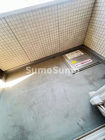 バルコニー　暖かな日差しのふりそそぐバルコニー