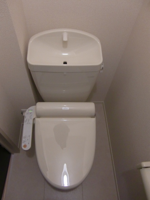 トイレ　シャワートイレも標準装備です。