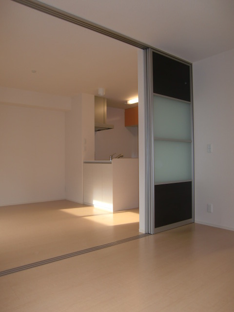 居室・リビング　オシャレなウォークスルードアが室内のインテリアになりますね。