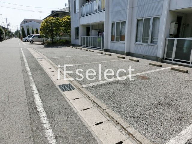 駐車場　近隣に月極め駐車場もございます。