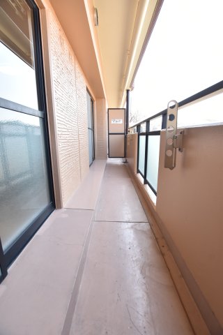 バルコニー　同物件、別号室の写真です。