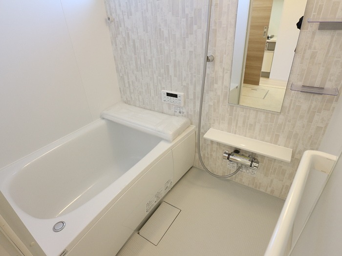 バス・シャワールーム　追い焚き付きです。