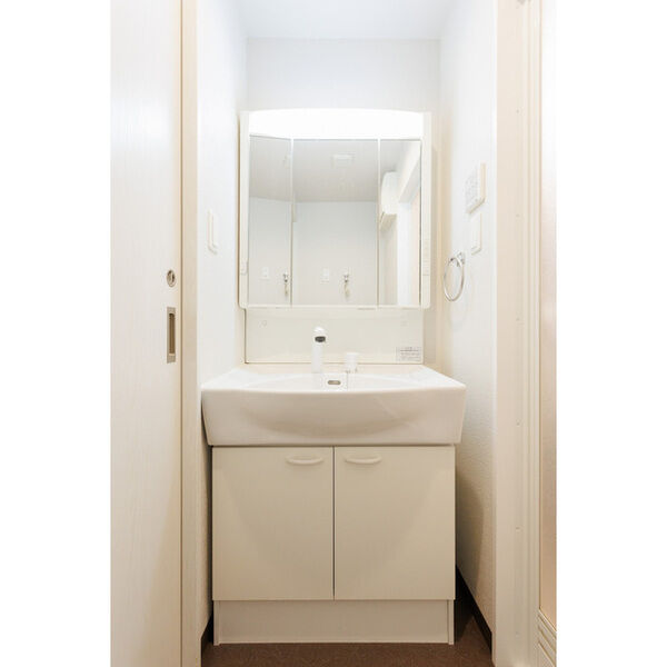 洗面設備　図面と現状が異なる場合は現状優先となります。