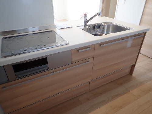 キッチン　ＩＨ３口