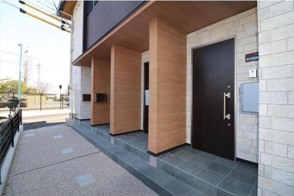 エントランス　初期費用分割可★ご希望の場所まで無料送迎サービス付♪