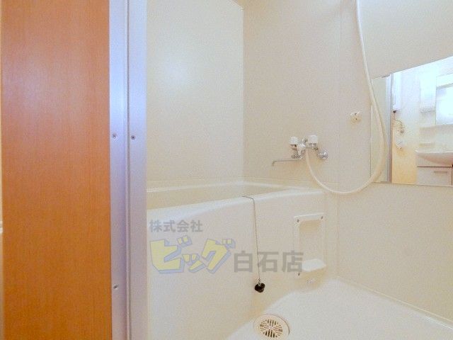 バス・シャワールーム　広々タイプのお風呂です♪