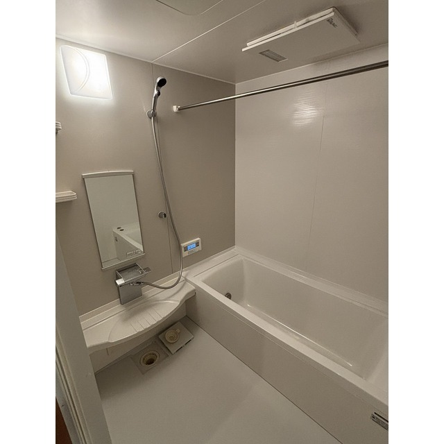 バス・シャワールーム　追焚機能・浴室乾燥機つき　※イメージ