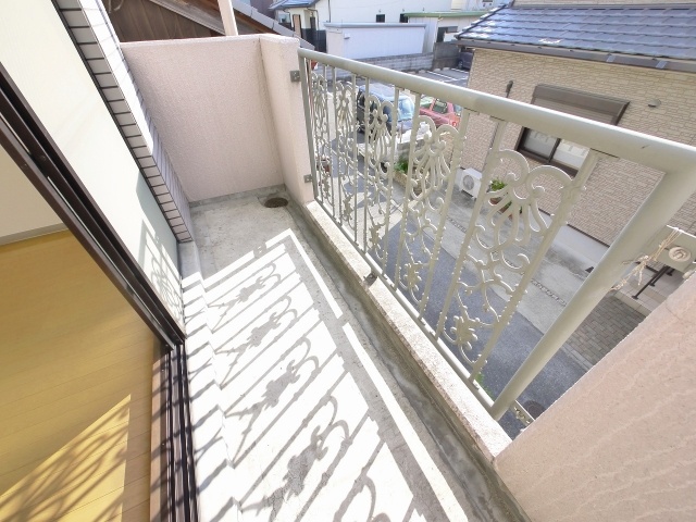 バルコニー　暖かな日差しのふりそそぐバルコニー