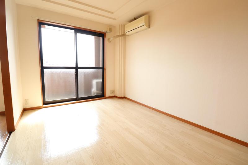 その他設備　南側洋室6帖のエアコン