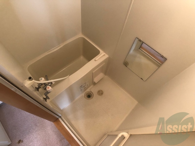 バス・シャワールーム　ユニットバスです。疲れを癒すのに欠かせませんね！