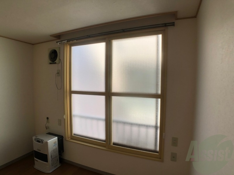 バルコニー　窓が大きいので風の通りが良さそうですね！！