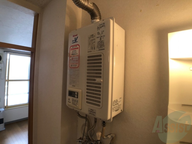 その他設備　給湯器は簡単操作で温度調整ができますよ。