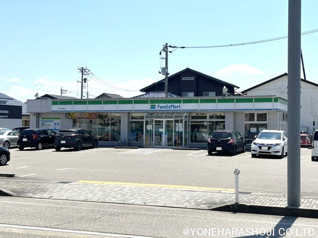 コンビニ　ファミリーマート砺波豊町店（コンビニ）まで747m