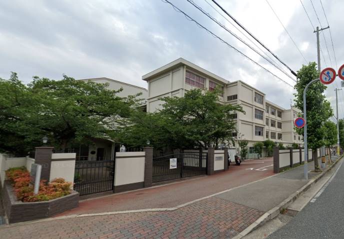 高校・高専　百合学院高等学校（高校・高専）まで712m