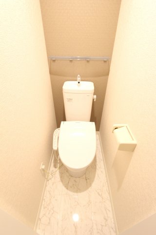 トイレ　同タイプ参考写真です。