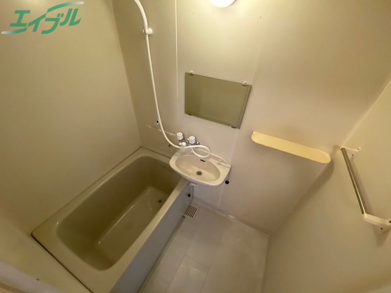 バス・シャワールーム　同タイプ部屋写真です。