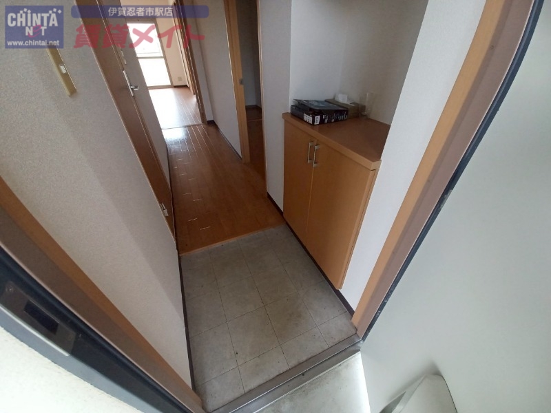 玄関　別部屋参考写真となります。